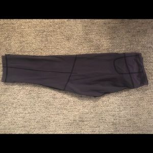 Lululemon crops size 6